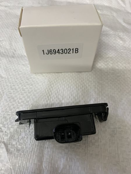 Ліхтар підсвічування номера на Volkswagen Golf / Bora / Jetta / Lupo 1J6943021B 1J6943021B фото