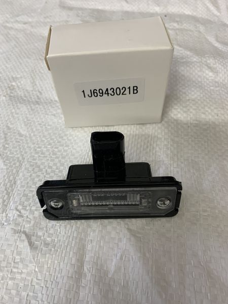 Ліхтар підсвічування номера на Volkswagen Golf / Bora / Jetta / Lupo 1J6943021B 1J6943021B фото
