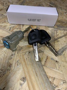 Личинка замку з ключами і корпусом 1U0837167 Volkswagen гольф Skoda Octavia￼ 1U0837167 фото