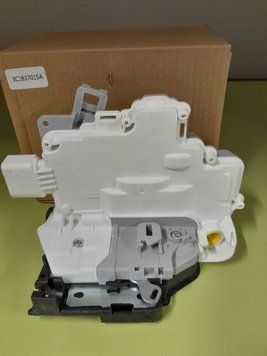 Замок дверей передній лівий vw passat b6-b7/skoda superb 08-13 3c1837015A 3c1837015A фото
