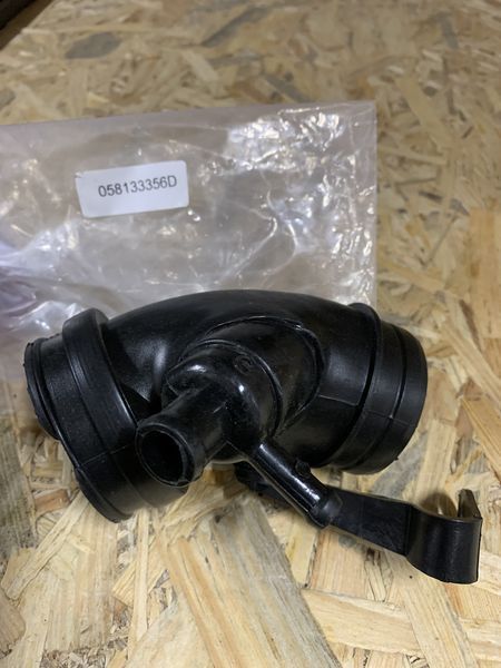 Патрубок повітря Audi A4/A6 1.8 E VW B-5 1.8 E ADR дросельного заслінка 058133356D 058133356D фото